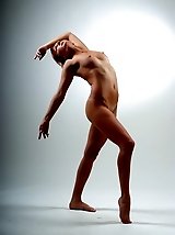 16 pictures - Extreme Nude Gymnastics