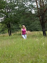 16 pictures - Little pig-tailed hoochie tinkling on forest glade