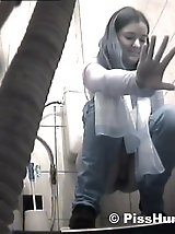 14 pictures - Young pissers tinkling in front of spy cam