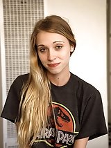 9 pictures - Riley Anne in Jurassic Peaks